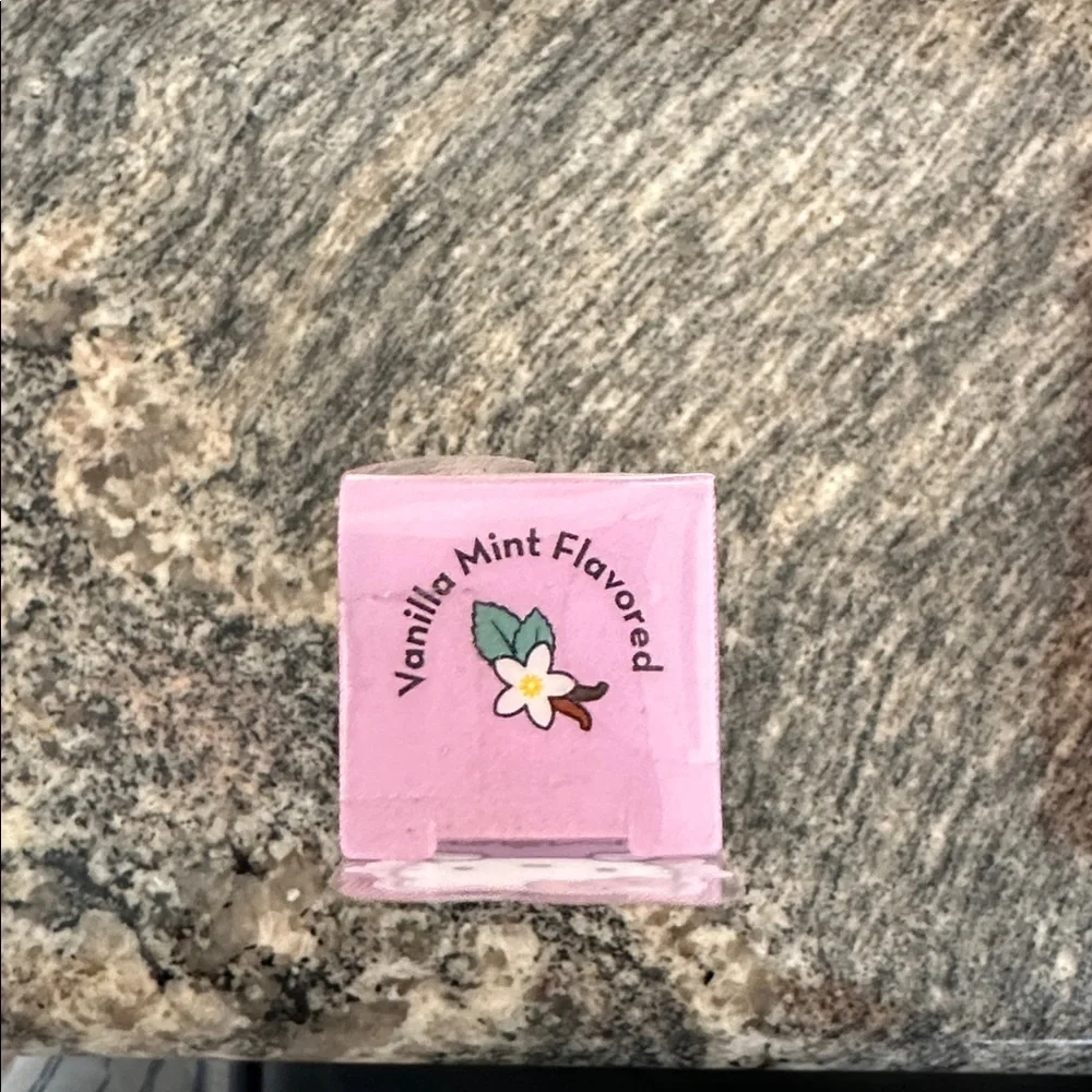 The Créme Shop Hello Kitty Kawaii Kiss Lip Oil Vanilla Mint Flavor